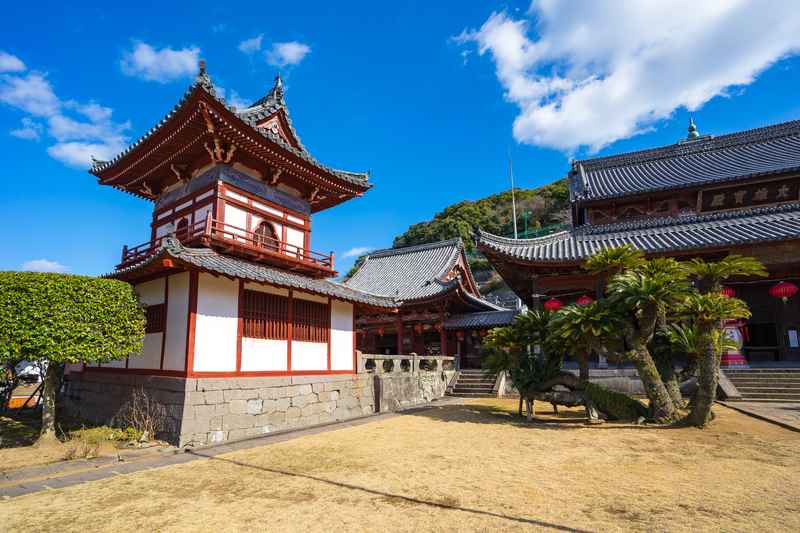 Descubre el Palacio Imperial de Kioto con viajes juveniles a Japón: una joya histórica de la cultura japonesa.