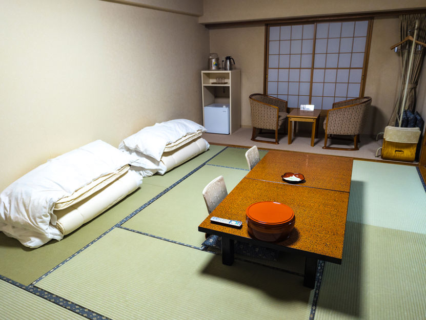 Experimenta el tradicional ryokan japonés con viajes juveniles a Japón – una experiencia auténtica de la hospitalidad japonesa.